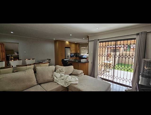 2 BEDROOM SECTIONAL TITLE SOLD IN THREE RIVERS EAST